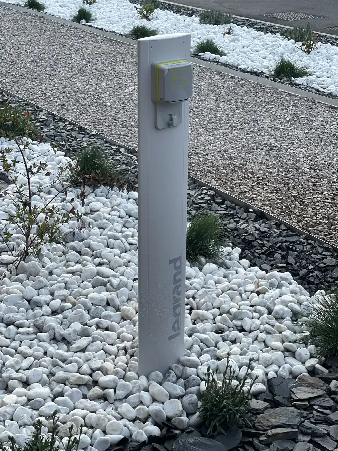 Borne de recharge Green'up pour véhicule électrique
