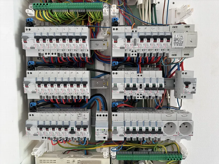 Tableau électrique et disjoncteurs